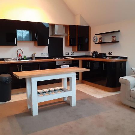Modern 2Nd Floor 1 Bed Apartment In The Heart Of لاندودنو المظهر الخارجي الصورة
