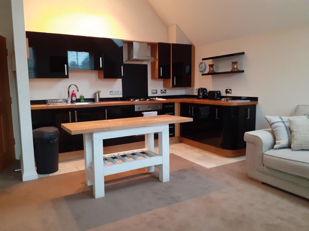 Modern 2Nd Floor 1 Bed Apartment In The Heart Of لاندودنو المظهر الخارجي الصورة